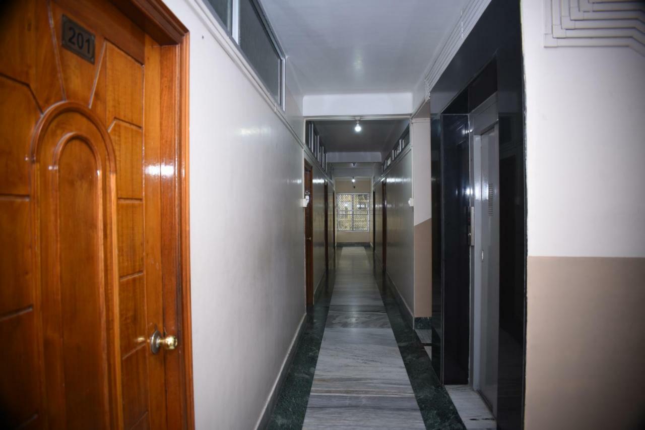 Spot On 37646 Hotel Centre Palace Silchar Exterior photo